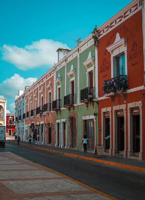 Es una de las ciudades mexicanas llamadas Patrimonio Mundial, sus múltiples calles de antiguas caso- nas pintadas de colores, edificios históricos, bellos templos, su muralla, baluartes, fuertes y barrios tradicionales. pixabay.com